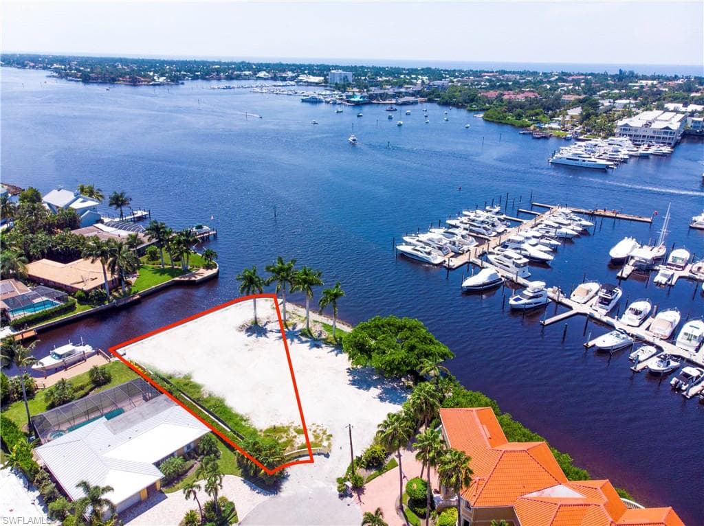 1300 Curlew AVE NAPLES, FL 34102
