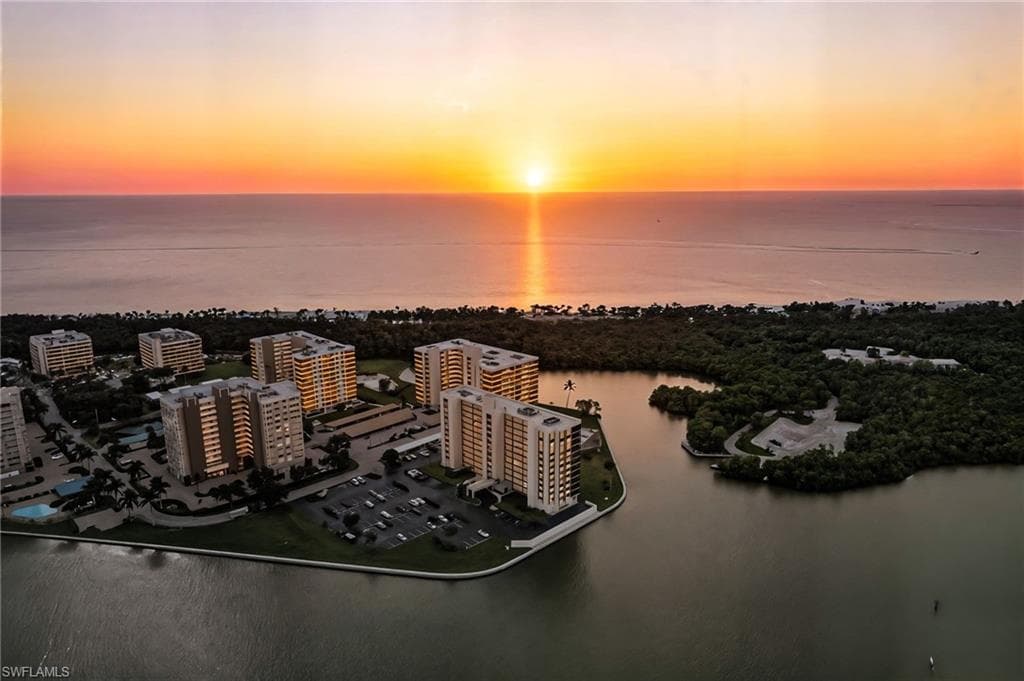 17 Bluebill AVE 1005 NAPLES, FL 34108