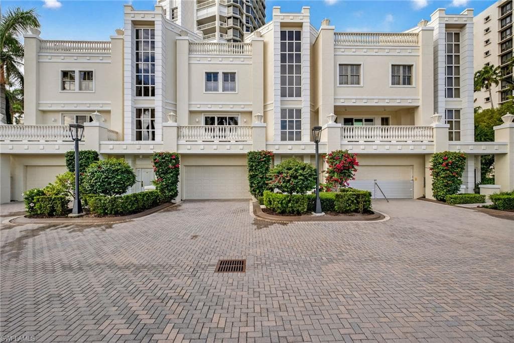 4021 Gulf Shore BLVD N V19 NAPLES, FL 34103