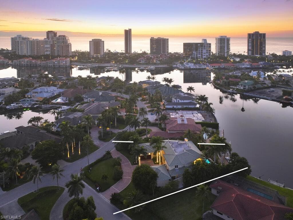 377 Pirates Bight NAPLES, FL 34103
