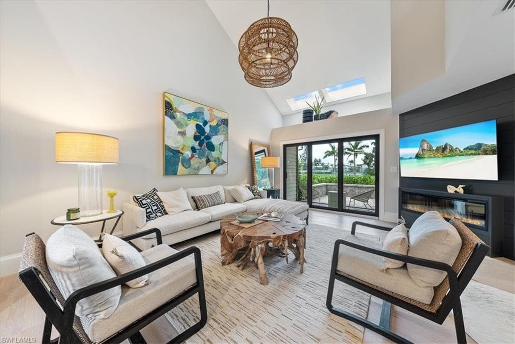 569 Park Shore DR G5 NAPLES, FL 34103