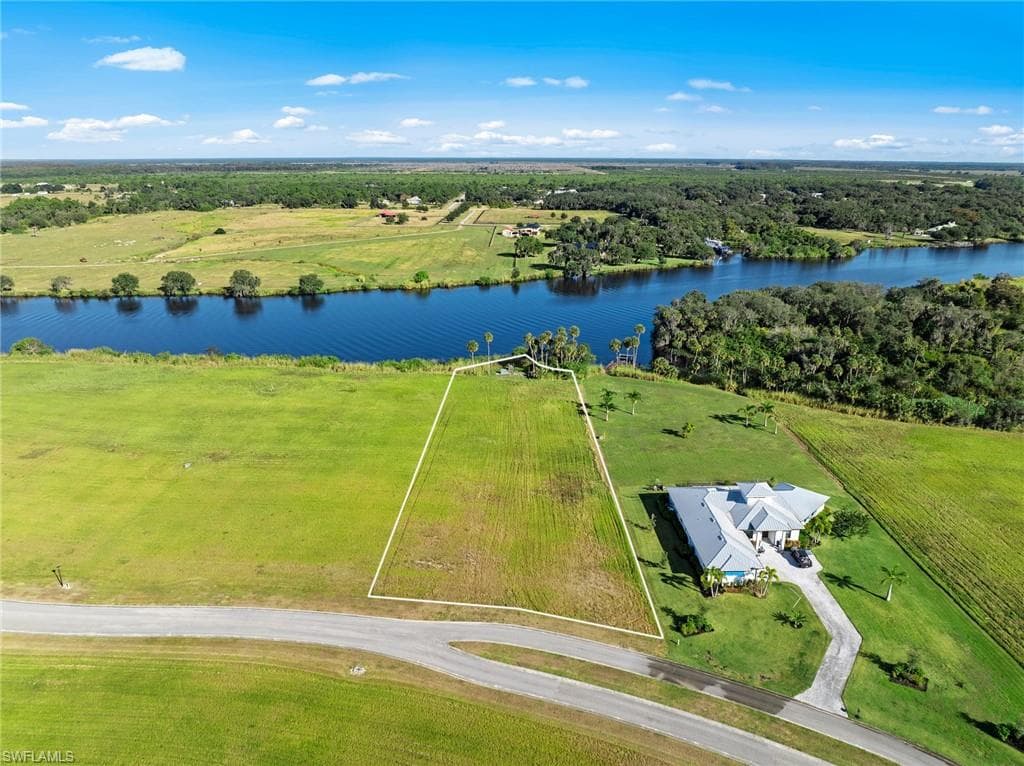 22821 Yellow Button LN ALVA, FL 33920