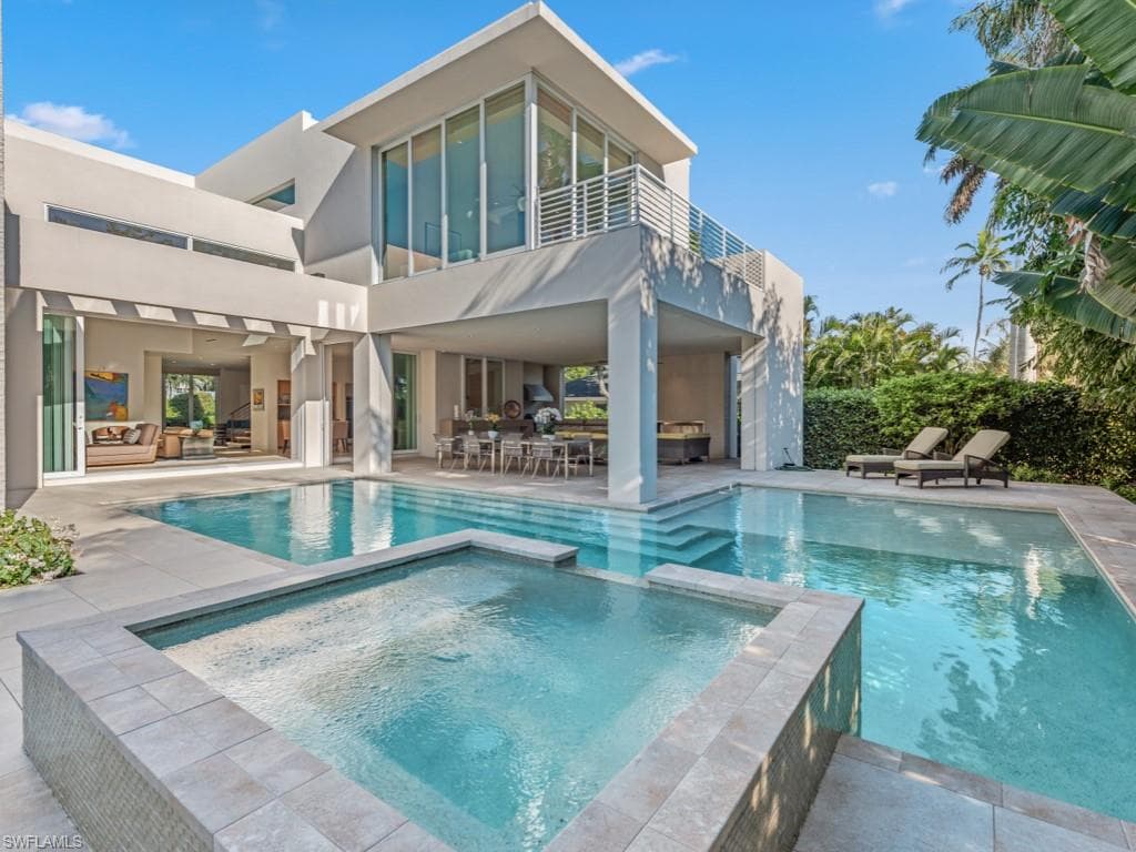 440 Spinnaker DR NAPLES, FL 34102