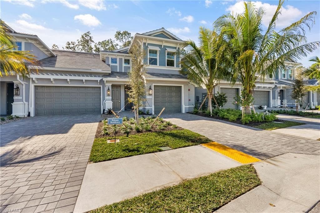 2640 Seychelles CIR 2802 NAPLES, FL 34112