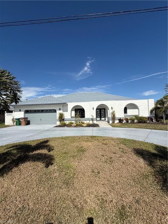 711 SE 33rd TER CAPE CORAL, FL 33904