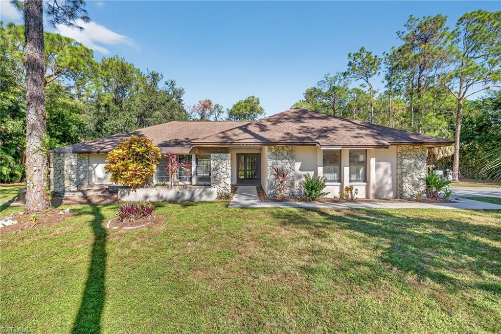 6811 Sandalwood LN NAPLES, FL 34109