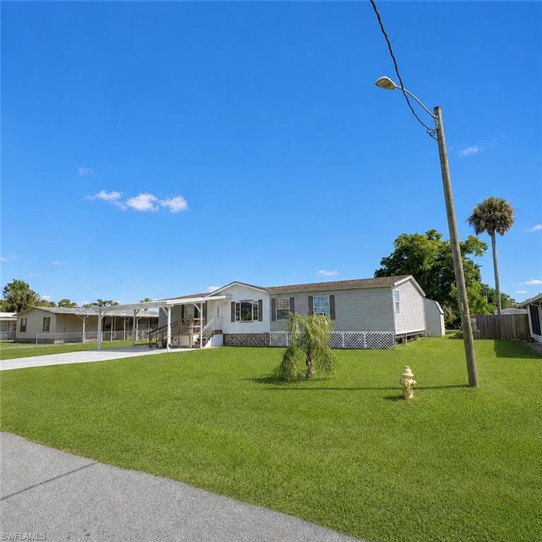 7607 Peyraud DR NORTH FORT MYERS, FL 33917
