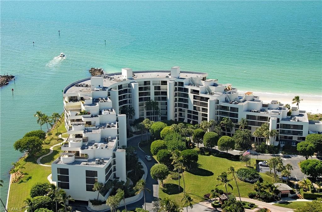 2388 Gulf Shore BLVD N 204 NAPLES, FL 34103