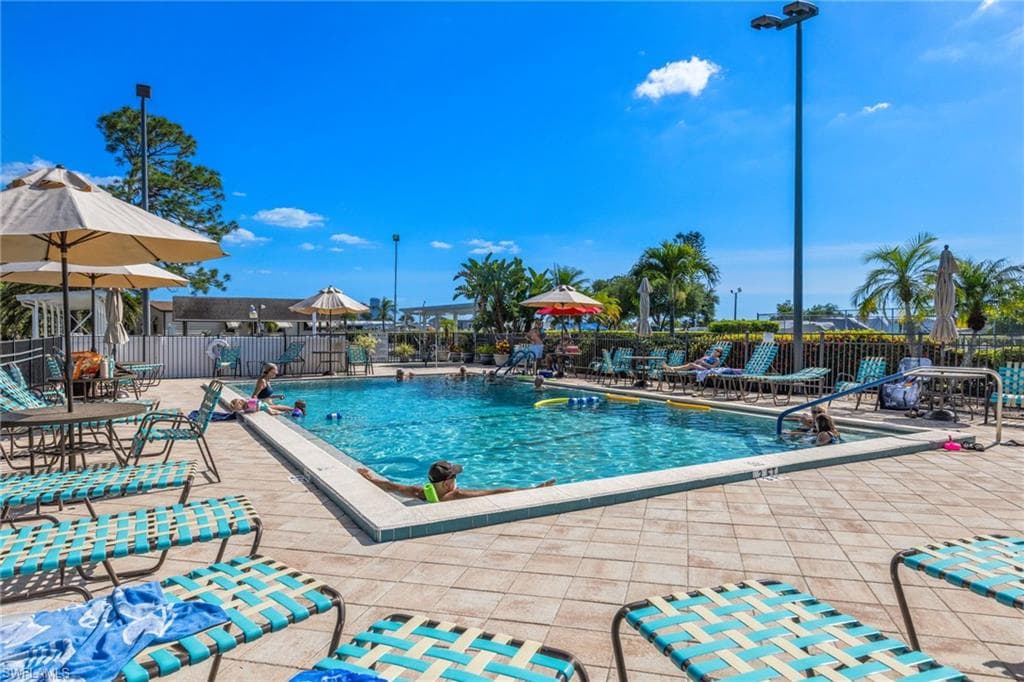 4689 Fiji LN BONITA SPRINGS, FL 34134
