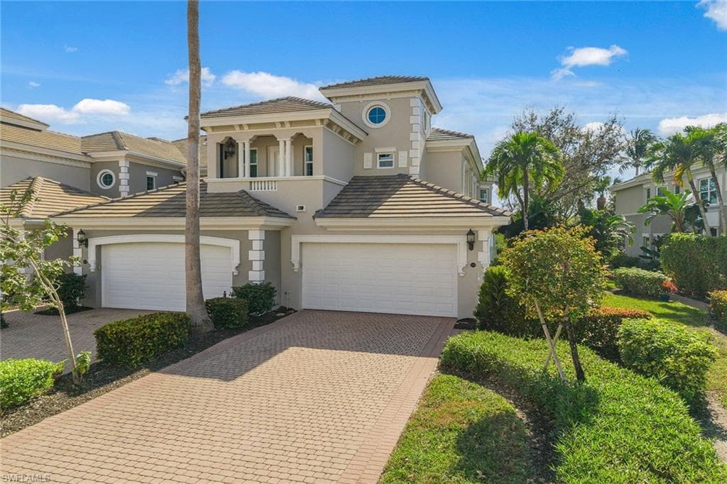 9234 Tesoro LN 104 NAPLES, FL 34114