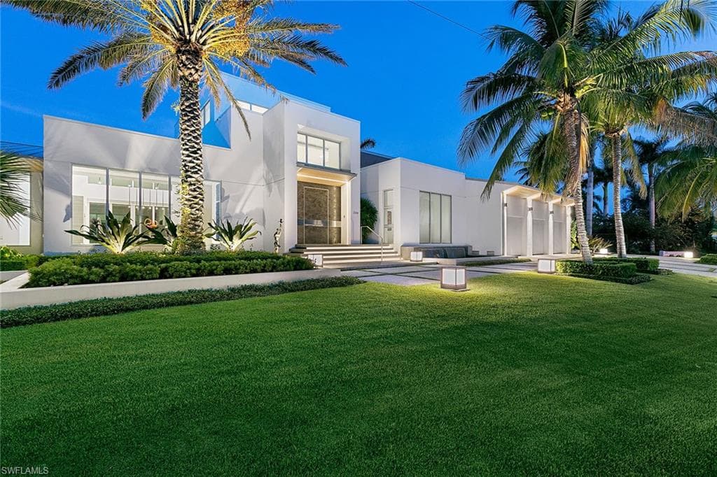 2211 South Winds DR NAPLES, FL 34102