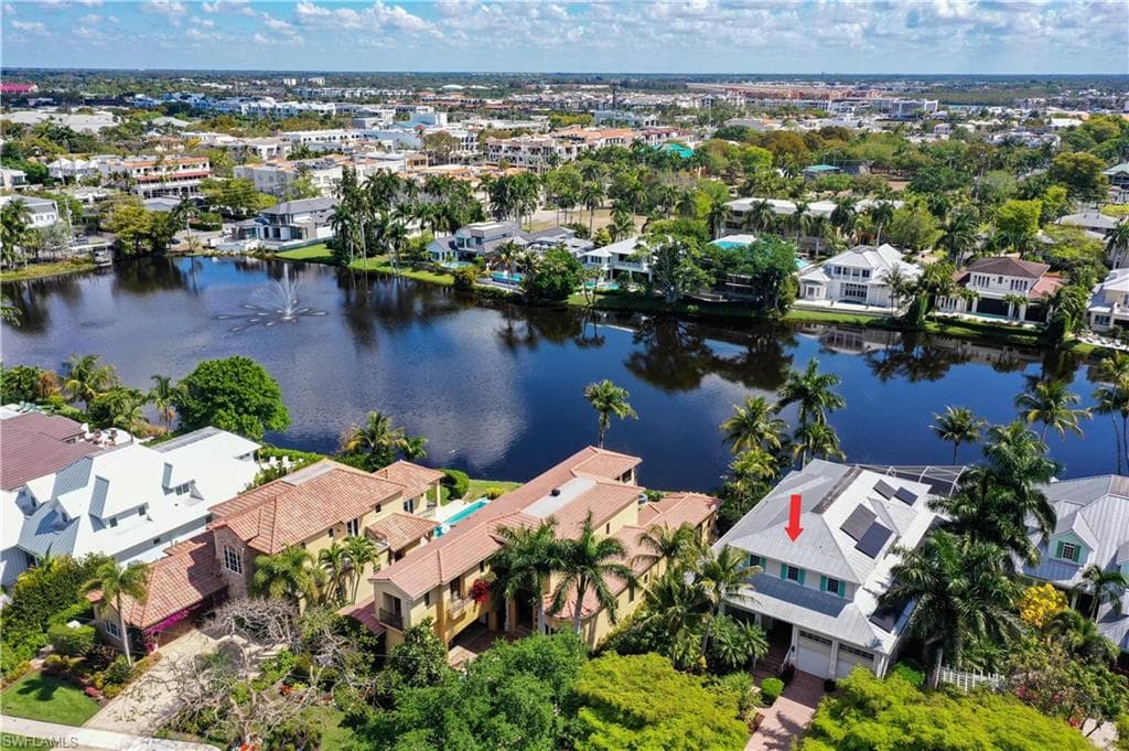 725 WEST LAKE DR NAPLES, FL 34102