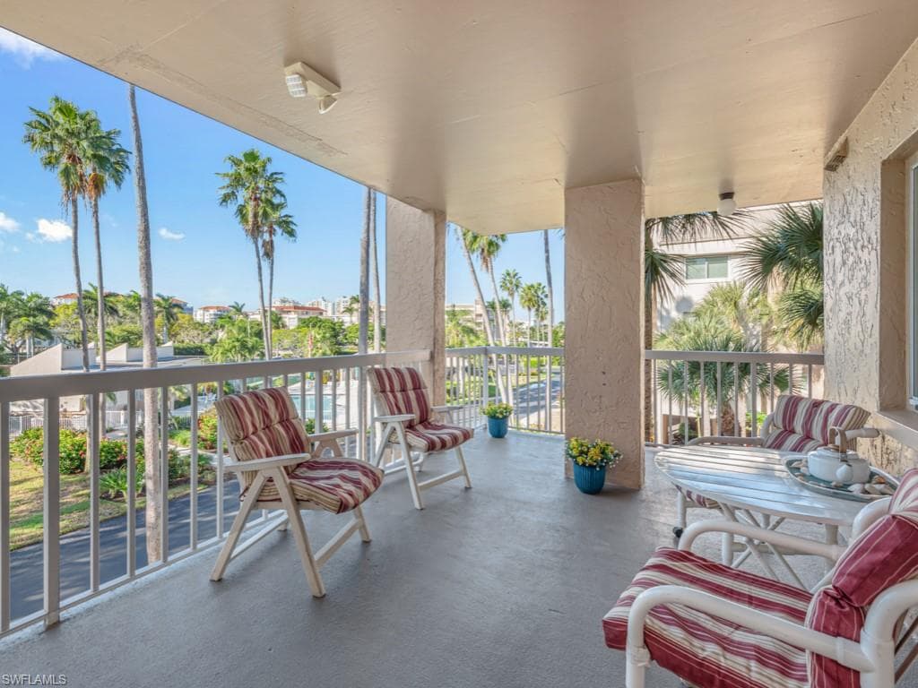 893 Collier CT 3-301 MARCO ISLAND, FL 34145