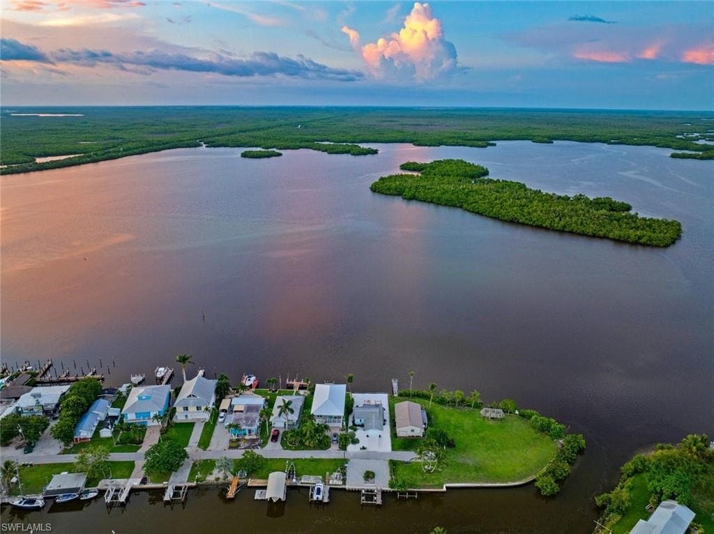 107 Bayshore WAY GOODLAND, FL 34140