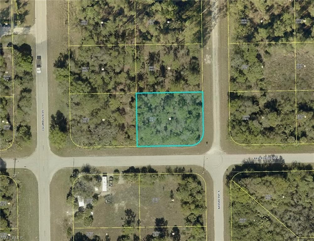 136 Nassau AVE LEHIGH ACRES, FL 33974
