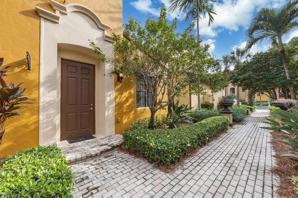 9105 Yuba LN 7902 NAPLES, FL 34113
