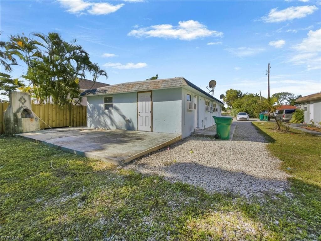 2495 Bayside ST NAPLES, FL 34112