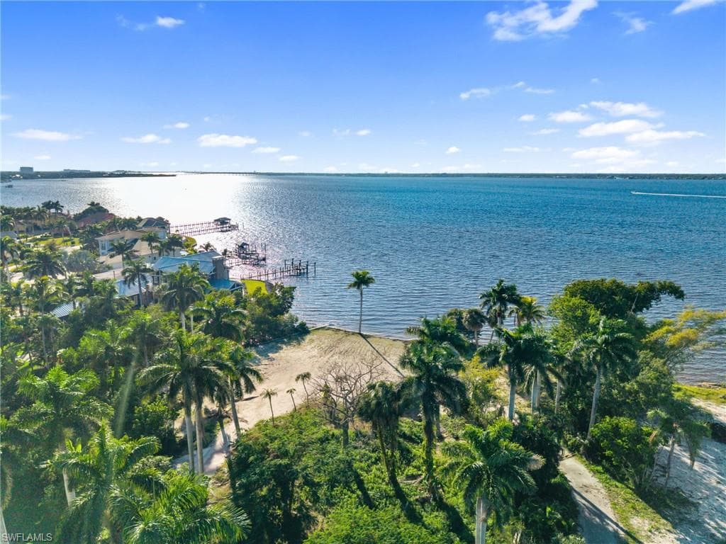 8661 Cajuput CV FORT MYERS, FL 33919