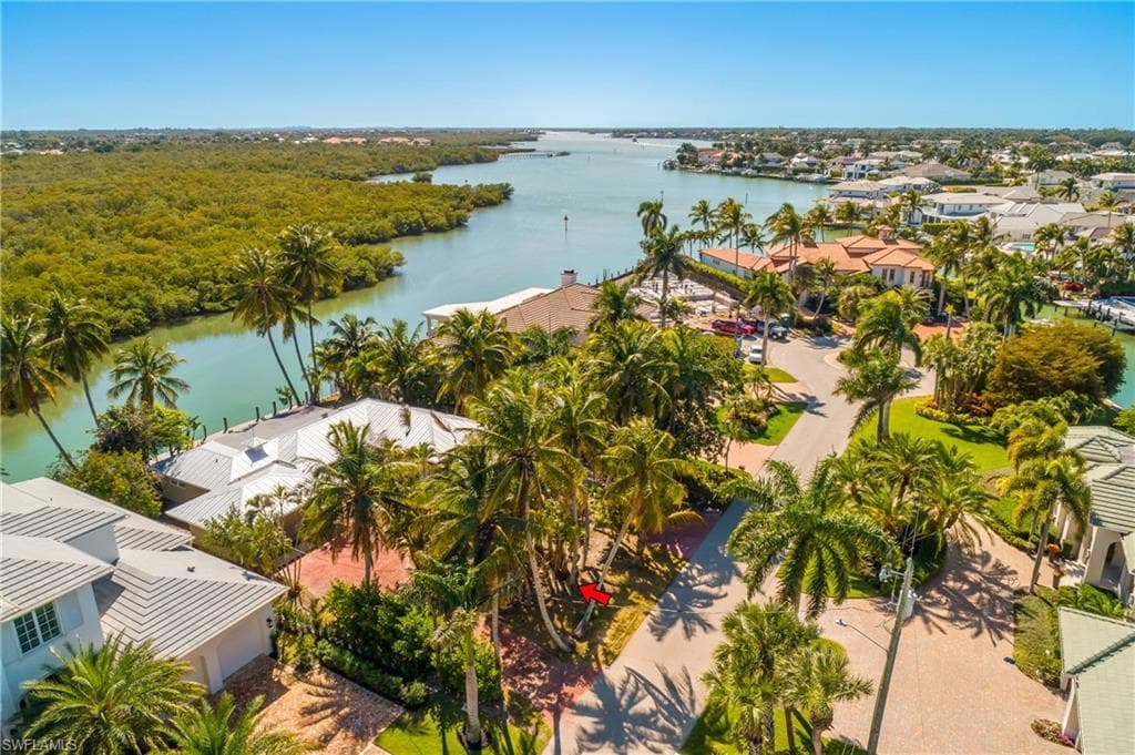 2195 Sheepshead DR NAPLES, FL 34102