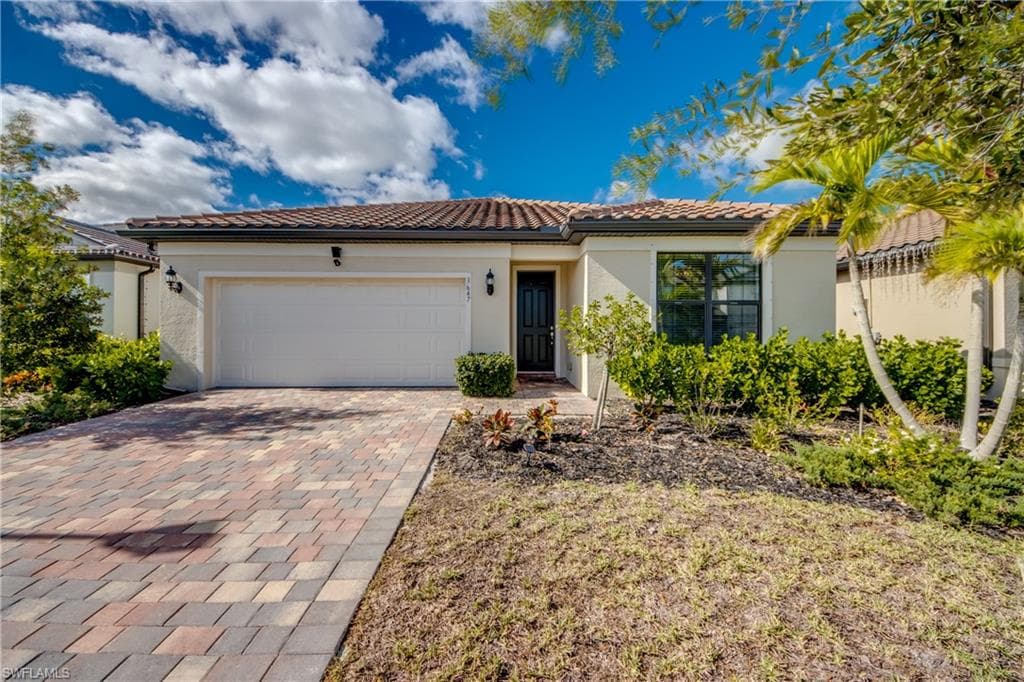 3647 Rain Lily LN ALVA, FL 33920