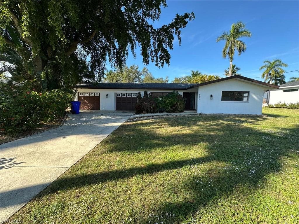 3933 E River DR FORT MYERS, FL 33916