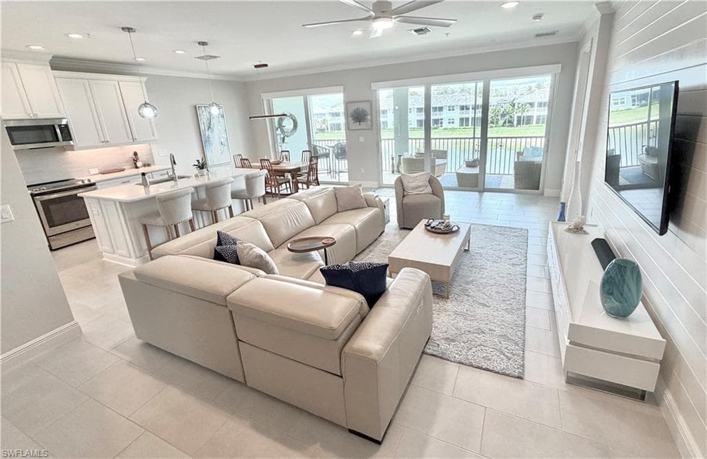 2647 Seychelles CIR 2206 NAPLES, FL 34112