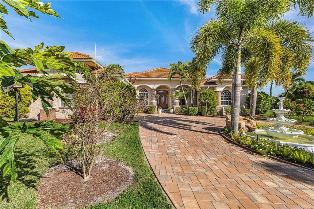 6451 River Club CT NORTH FORT MYERS, FL 33917