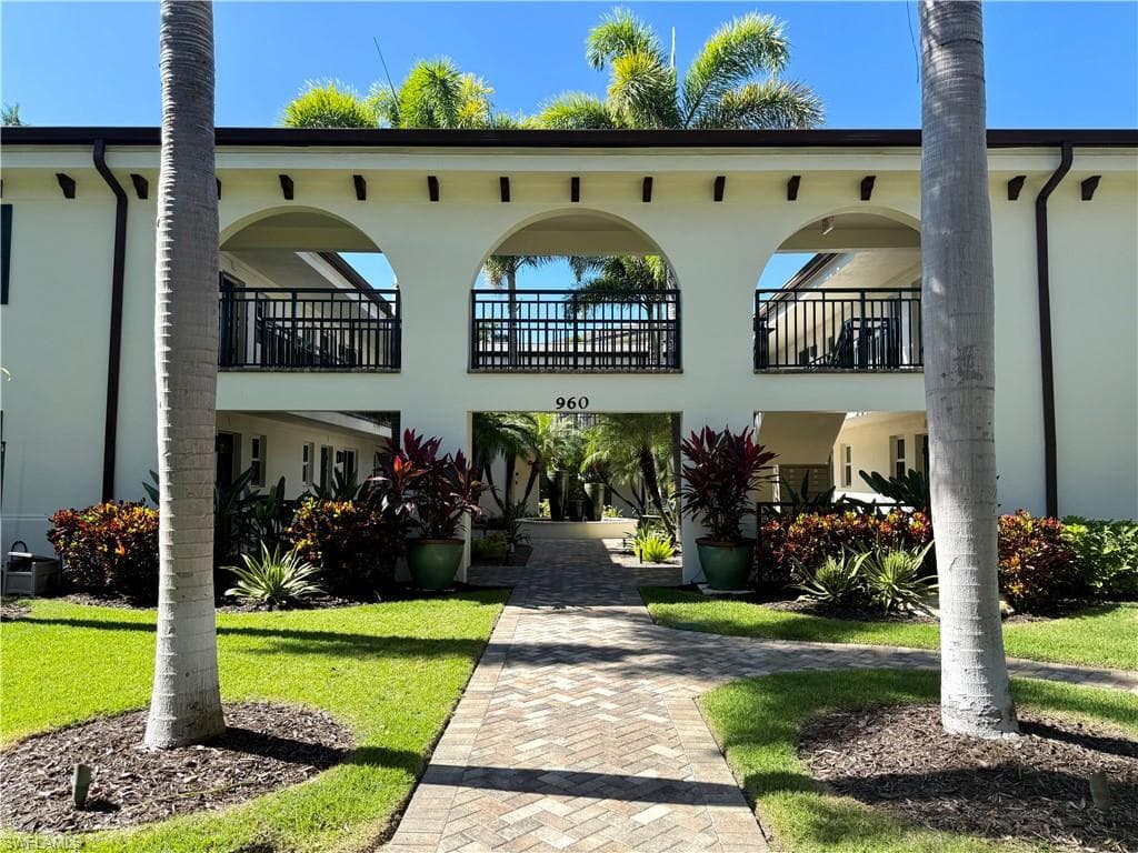 960 7th ST S 103 NAPLES, FL 34102