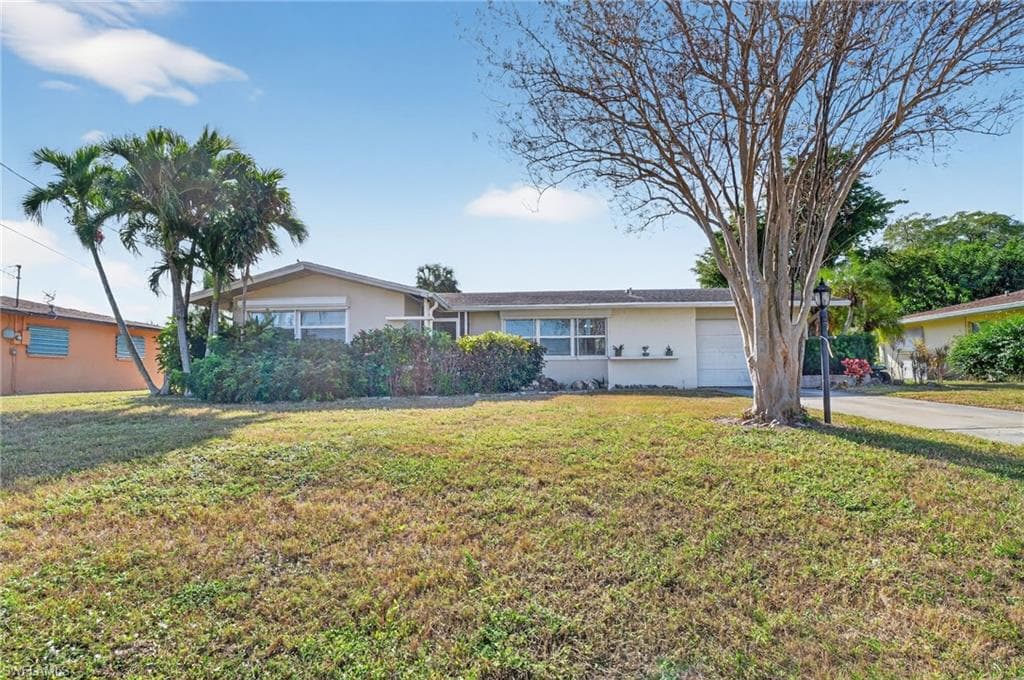 1718 SE 29th LN CAPE CORAL, FL 33904