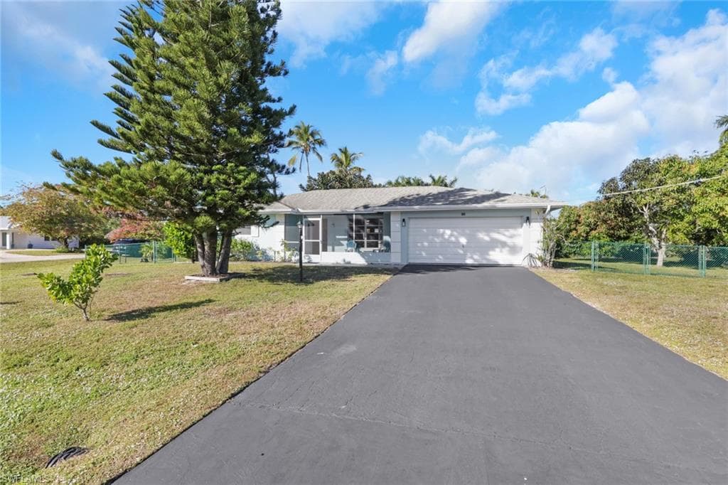 105 Valley DR BONITA SPRINGS, FL 34134