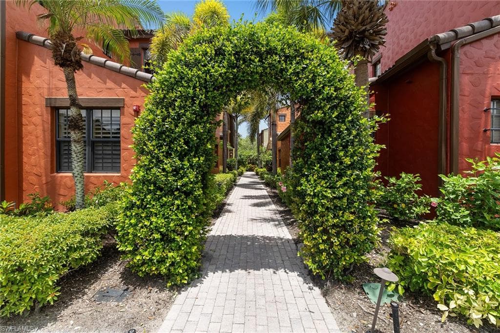 8957 Malibu ST 502 NAPLES, FL 34113