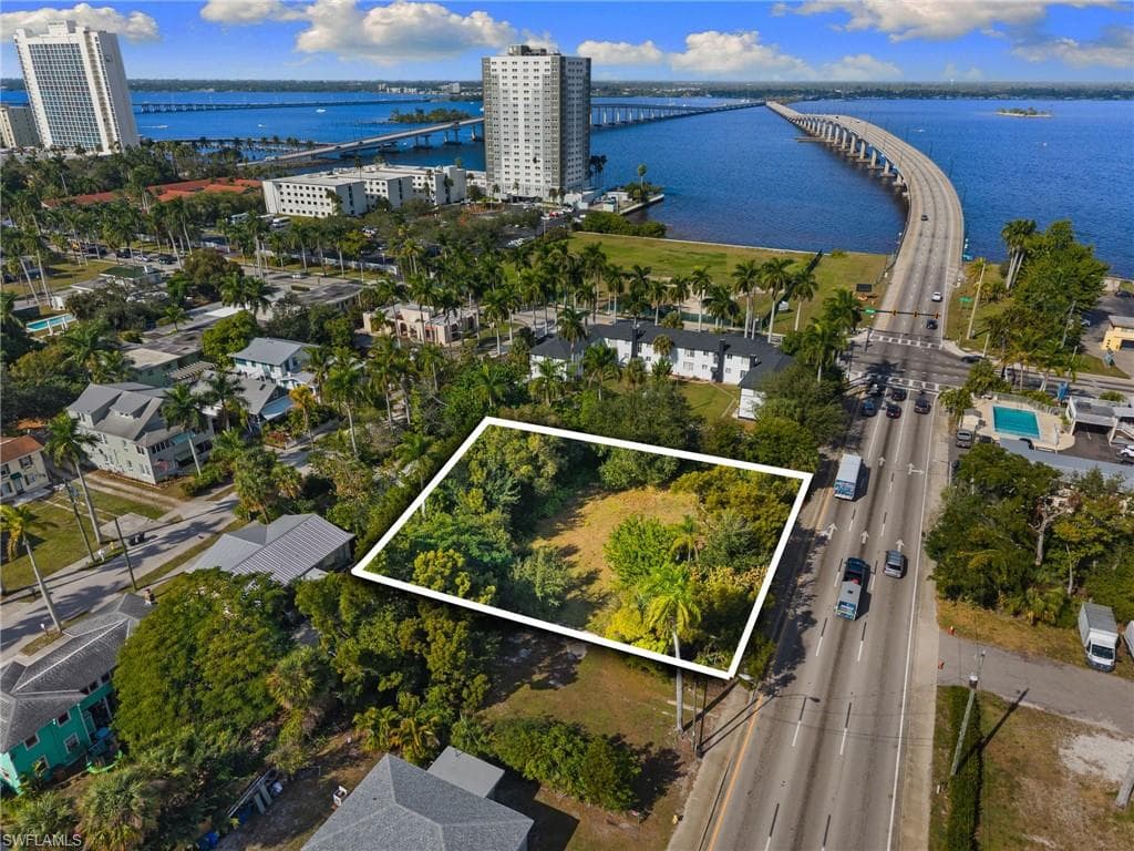 1526 Park AVE FORT MYERS, FL 33901