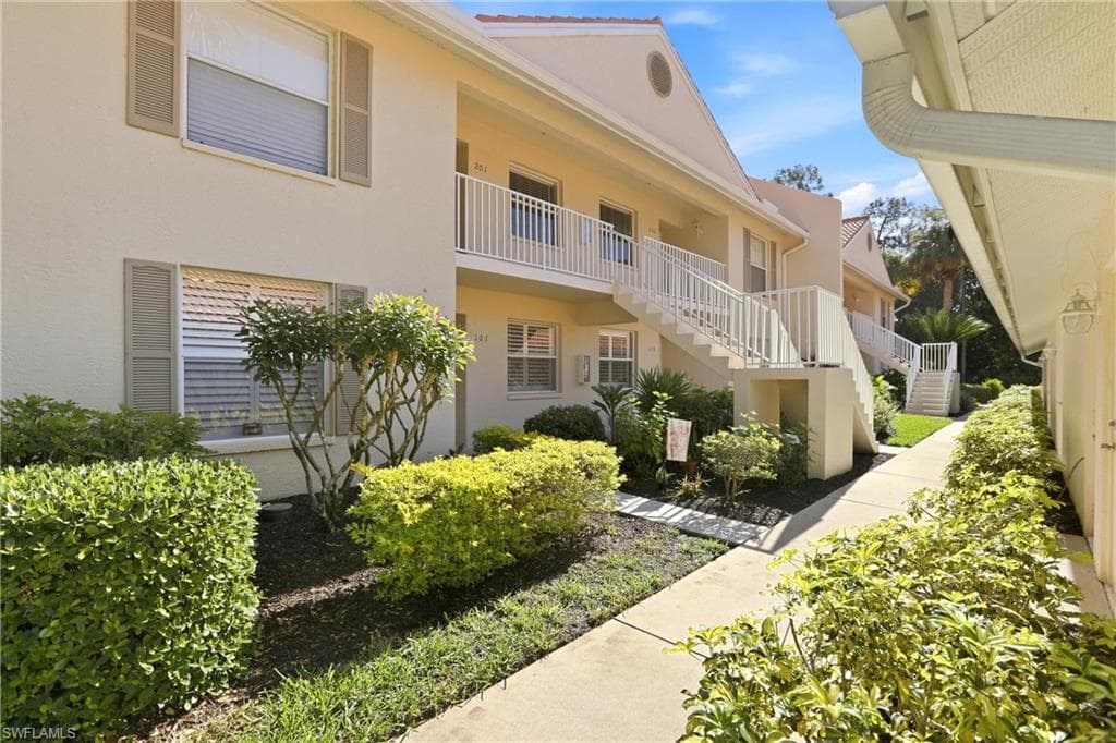 289 Robin Hood CIR 101 NAPLES, FL 34104