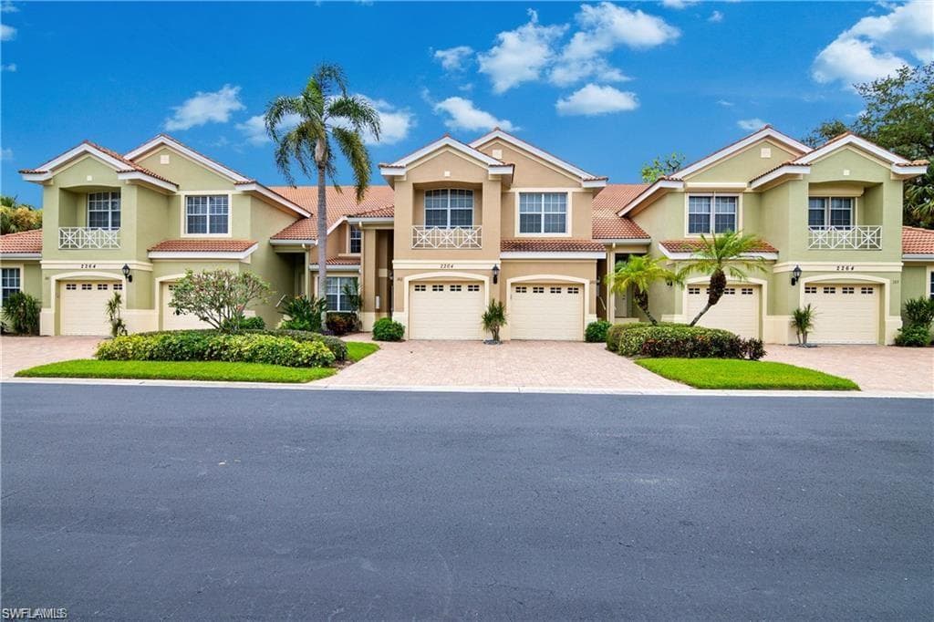 2264 Ashton Oaks LN 4-102 NAPLES, FL 34109