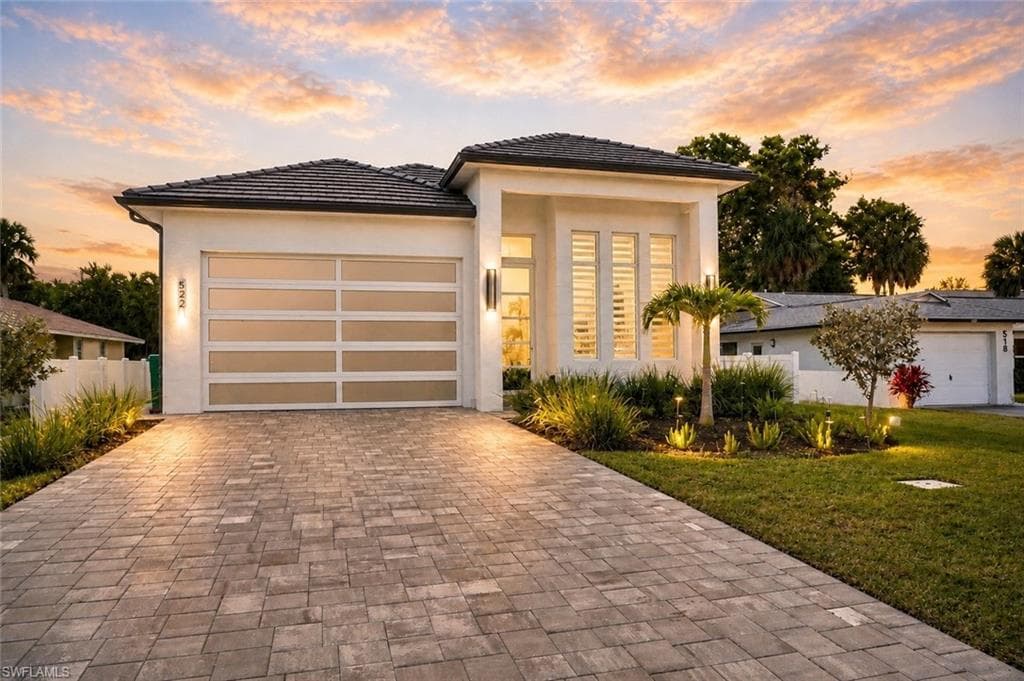 522 98th AVE N NAPLES, FL 34108