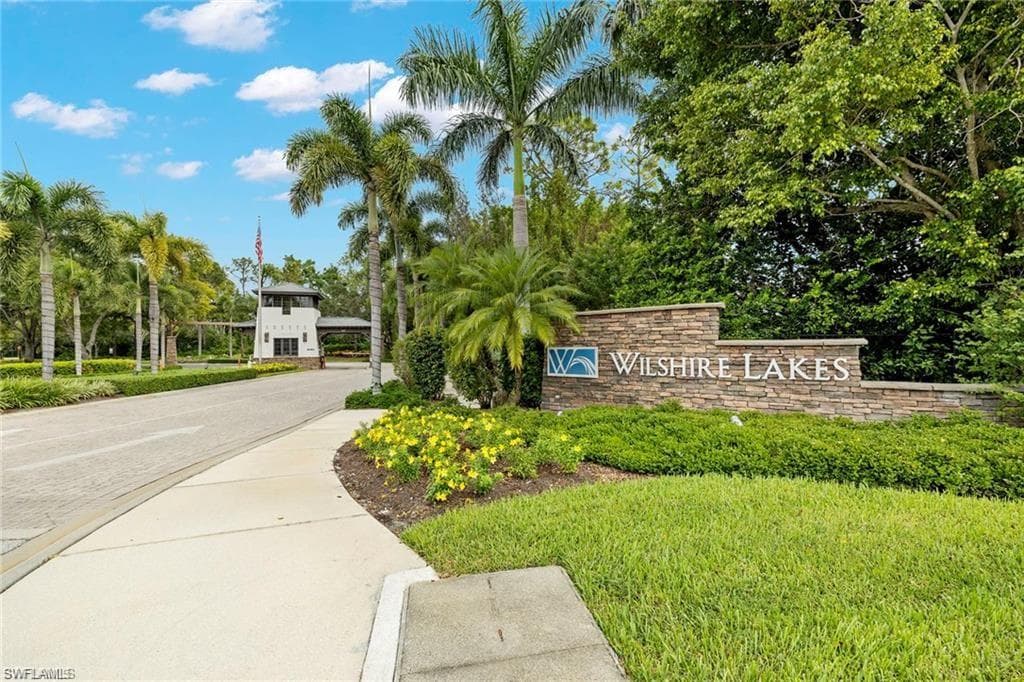 3745 Fieldstone BLVD 107 NAPLES, FL 34109
