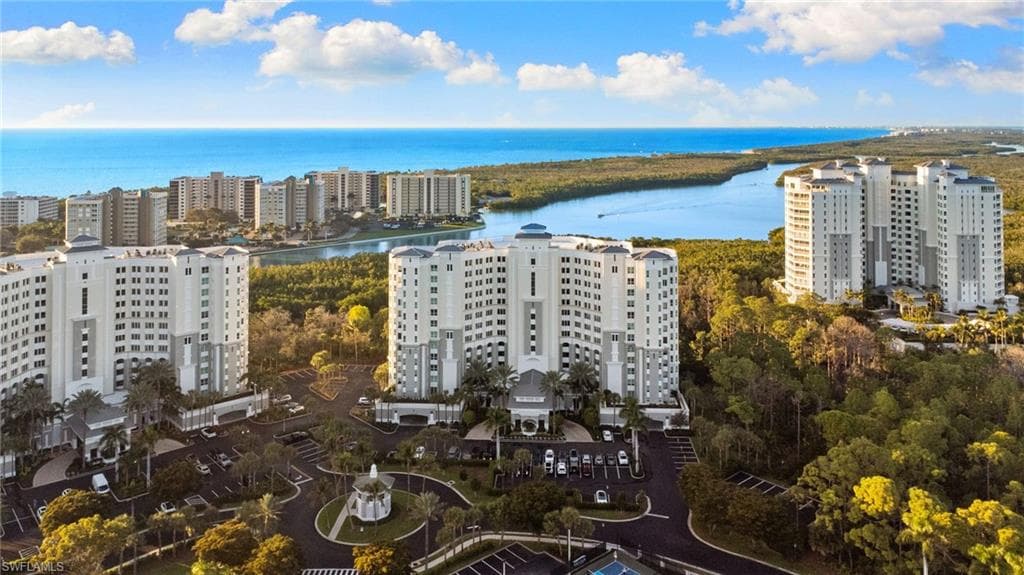 325 Dunes BLVD 904 NAPLES, FL 34110