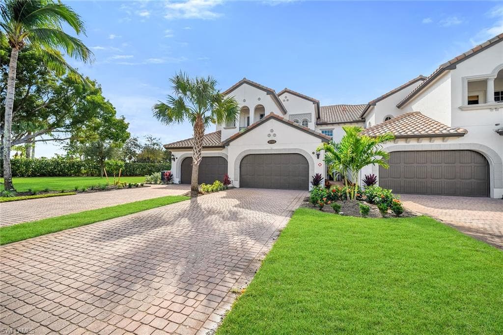 3710 Montreux LN 201 NAPLES, FL 34114