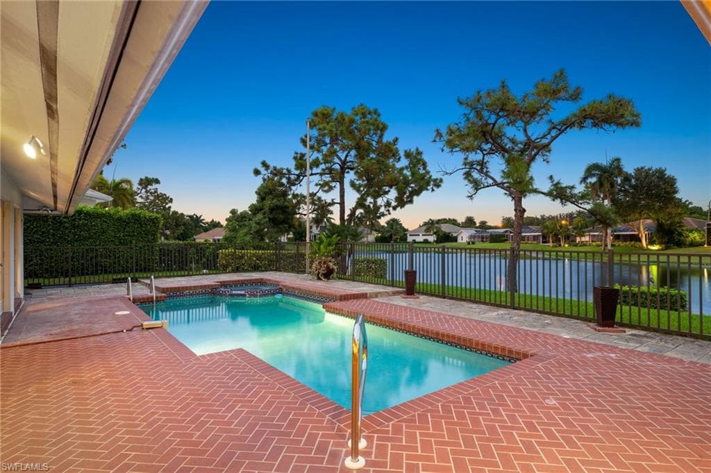 547 Devils LN NAPLES, FL 34103