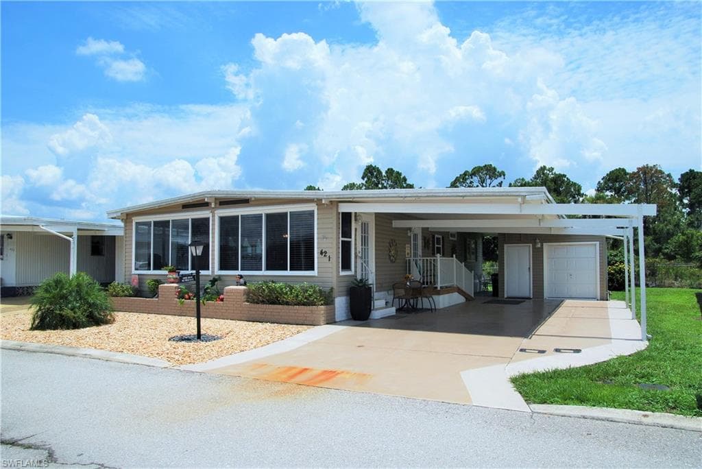 421 Snead DR NORTH FORT MYERS, FL 33903