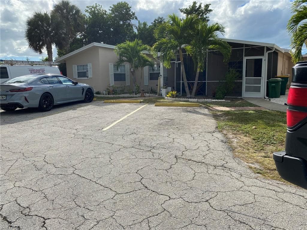 2084 Monroe AVE NAPLES, FL 34112