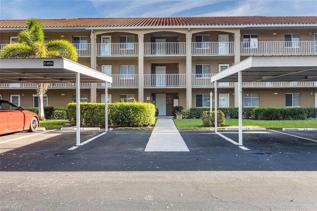 5975 Bloomfield CIR C302 NAPLES, FL 34112