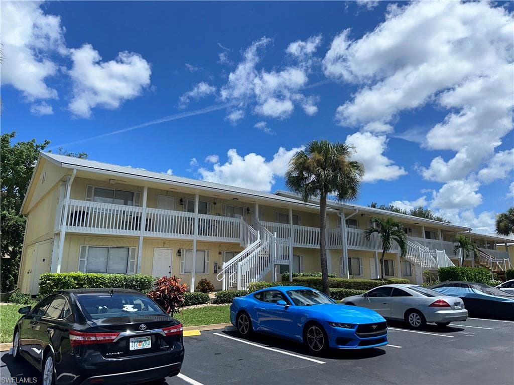 4605 Bayshore Dr. G2 NAPLES, FL 34112