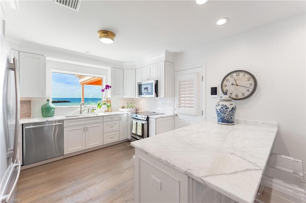 2401 Gulf Shore BLVD N Villa 2 NAPLES, FL 34103