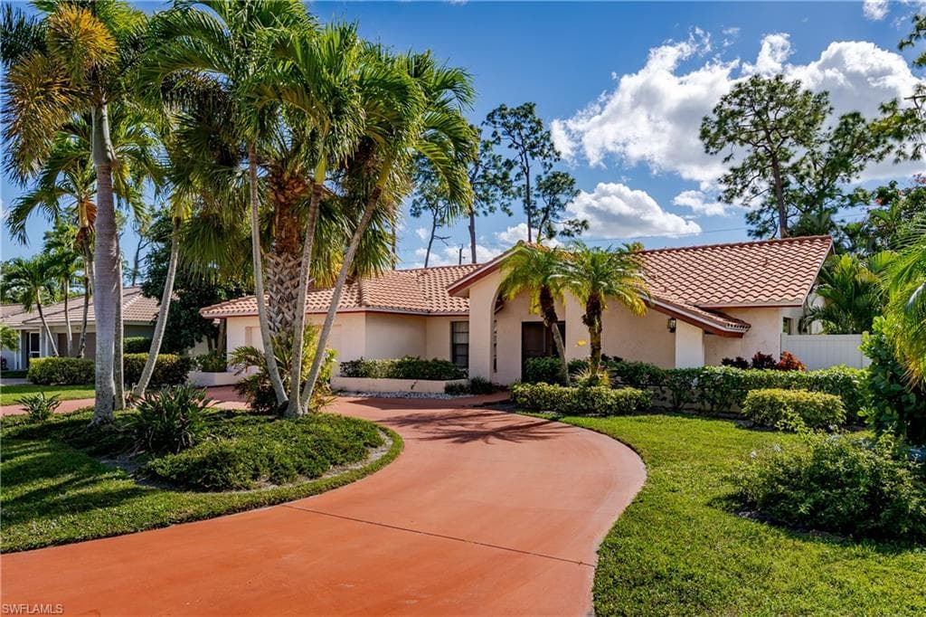 1502 Foxfire LN NAPLES, FL 34104