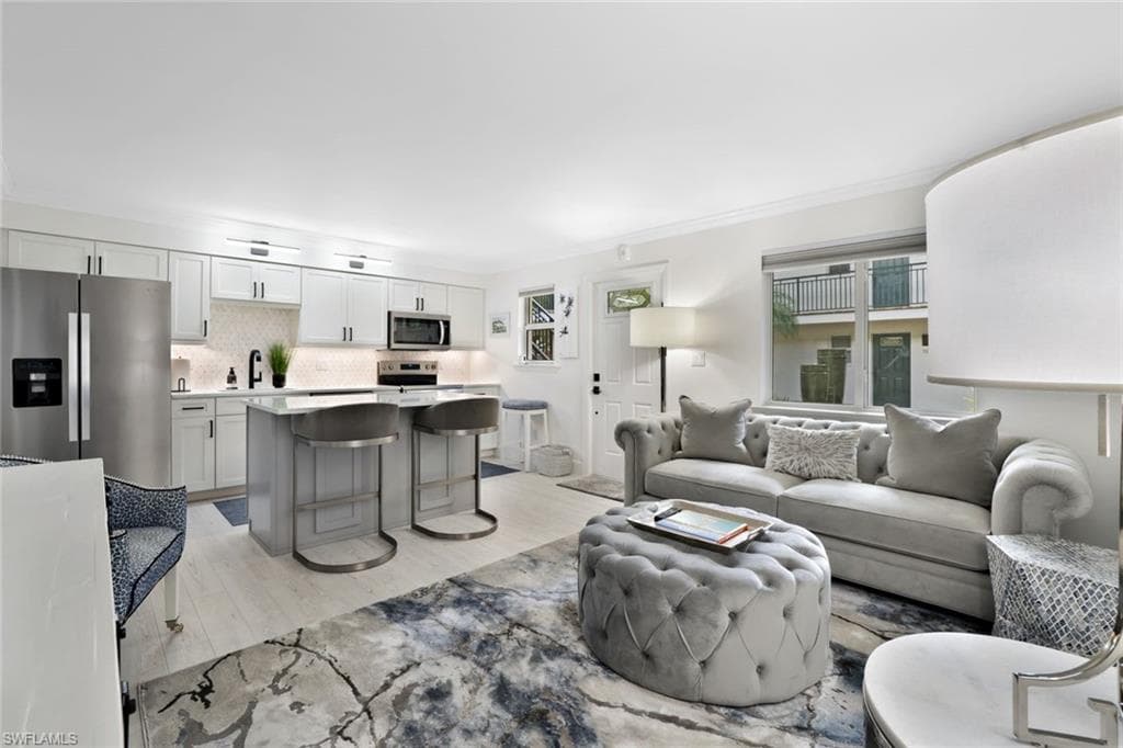 960 7th ST S 105 NAPLES, FL 34102