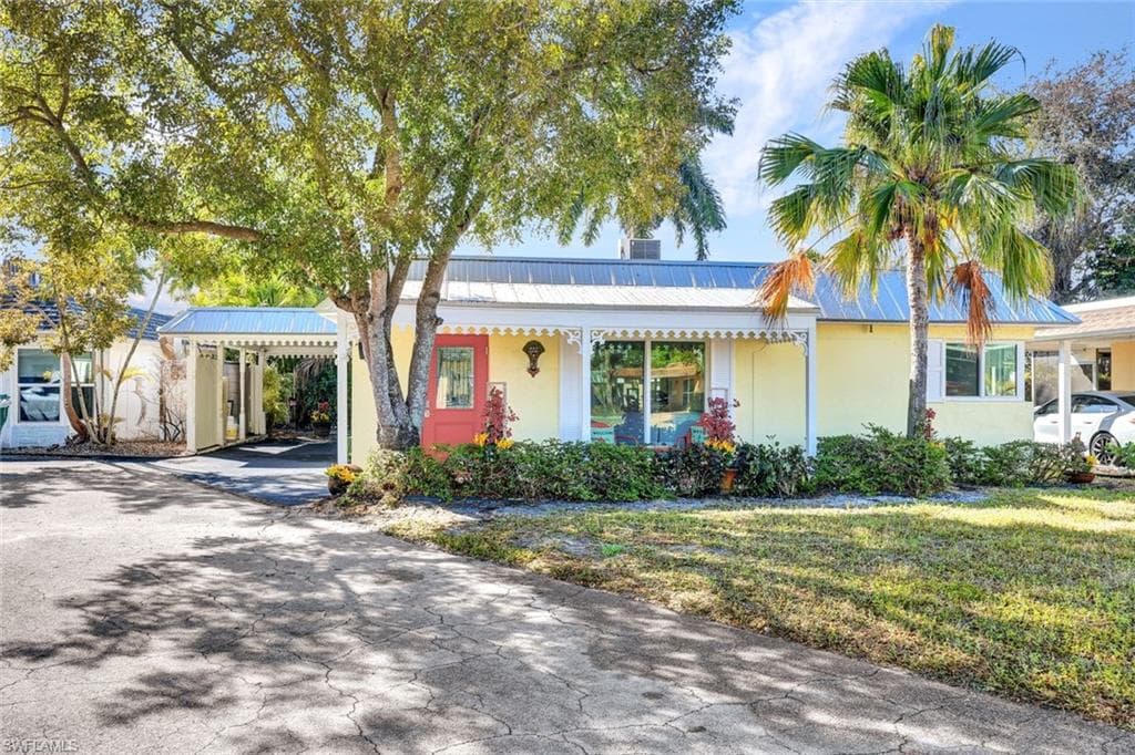 20 Kings RD A18 NAPLES, FL 34112