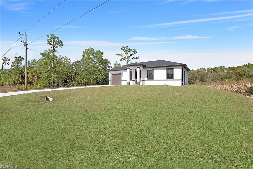 2107 13th ST LEHIGH ACRES, FL 33972