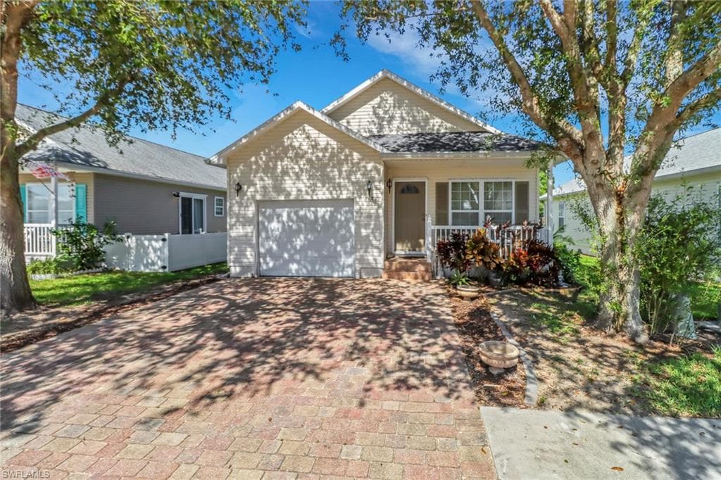 398 Leawood CIR NAPLES, FL 34104