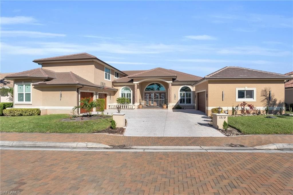 1519 HERMITAGE LN CAPE CORAL, FL 33914